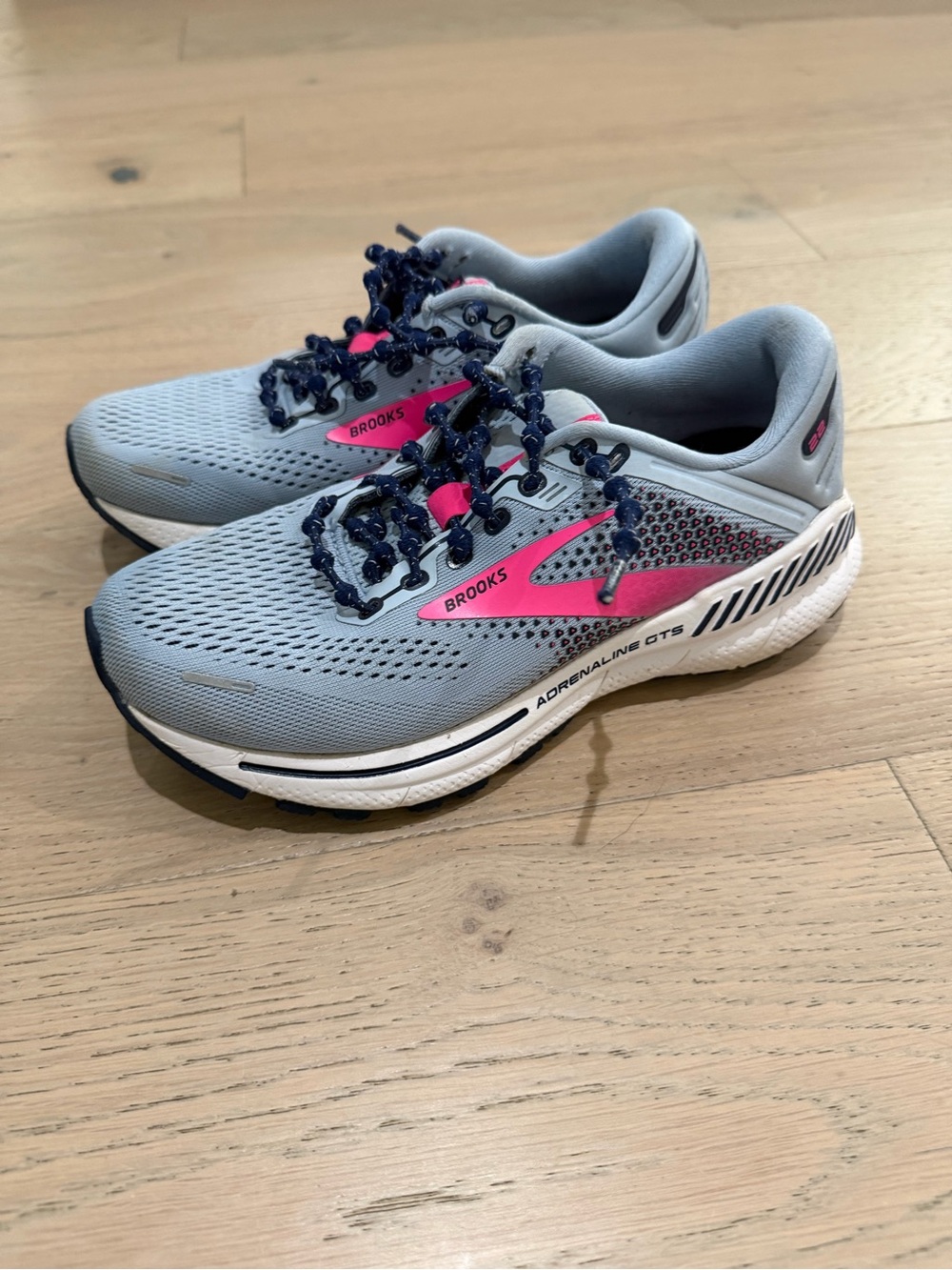 women's Brooks Adrenaline GTS 22 running shoes